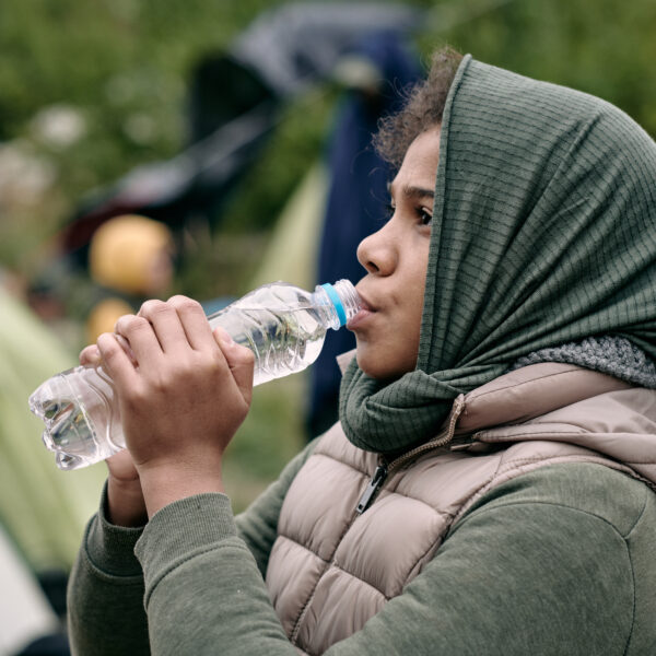 migrant-girl-drinking-water