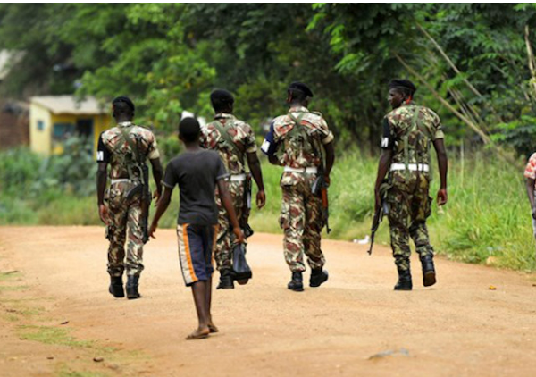 mozambique-troops-walking